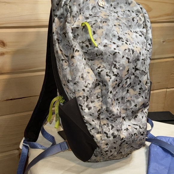 Lululemon Run From Work Backpack - Picture 2 of 10